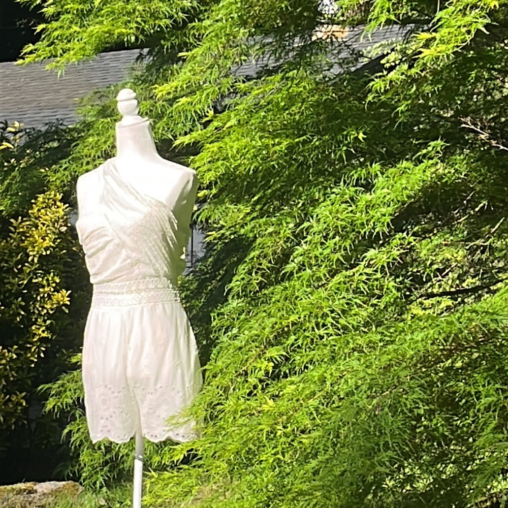 ROMPER by ENDLESS ROSE WHITE EYELET NEW! - Picture 6 of 11